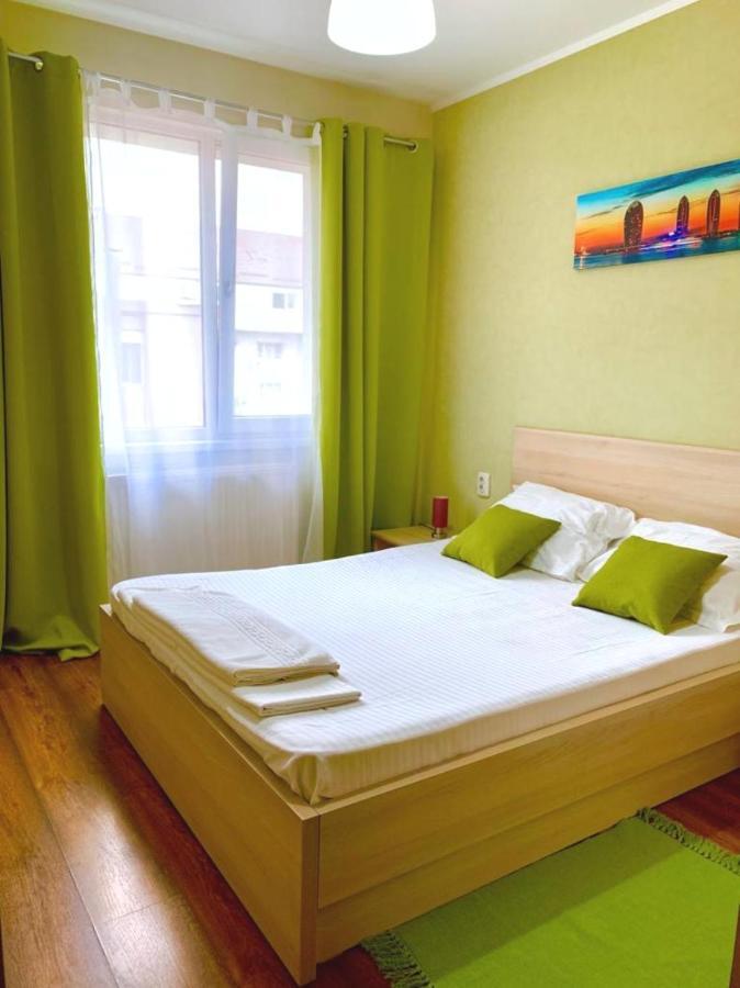 Emma Accommodation - Clean And Comfortable Apartment Iasi Exterior photo